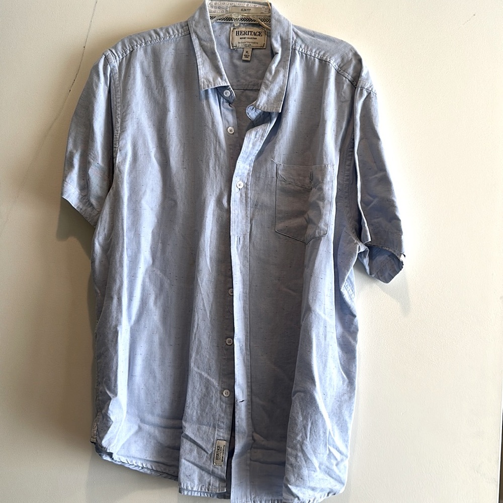 Heritage men’s shirt in size XL. Slim fit
